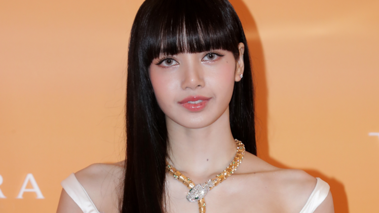 lisa blackpink net worth